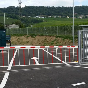 Barrière pour déchetterie avec contrôle d'accès pour véhicules et pour piétons